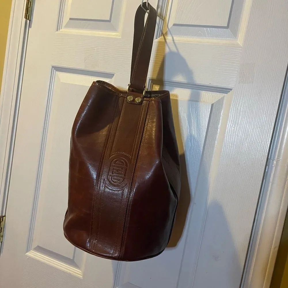 Fortune Duck vintage leather Brown sling back bucket style bag.